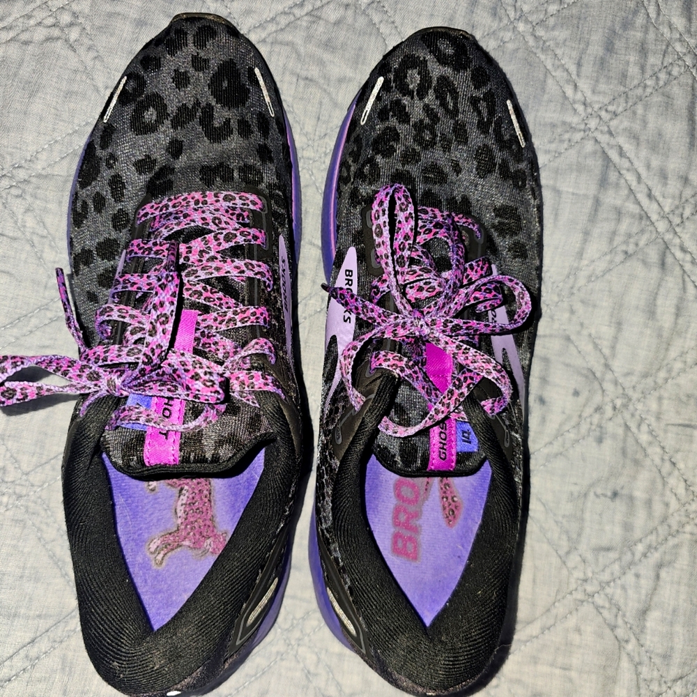 BROOKS Leopard Print Sneakers with Purple Accents